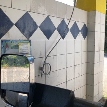 4 Corners Car Wash - This hose is just siting here broke - Car Wash Near Me - Clermont, Florida