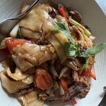 Gao Lhao - Pad kee mao with beef - Thai Near Me - Seattle, Washington Gao Lhao - Pad kee mao with beef - Thai Near Me - Seattle, Washington