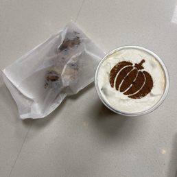 Pumpkin latte and hazelnut croissant