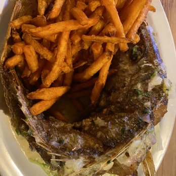 Del Campo Al Norte - Red snapper with sweet potato fries. - Puerto Rican Near Me - Hatillo, Puerto Rico