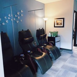 Elite Chiropractic NW - Resting chairs with dividers