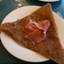 Crêperie les Salines - Une crêpe salée jambon et champignons