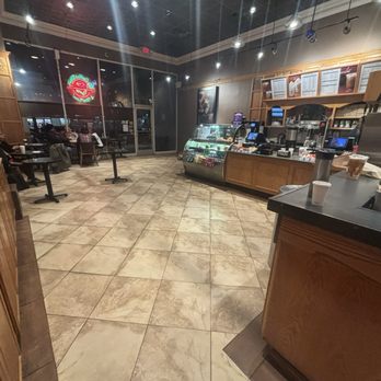 The Coffee Bean & Tea Leaf - Clean, Spacious dining room - Coffee & Tea Near Me - Burbank, California