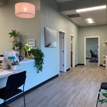 Pain Solutions Physical Therapy - waiting room - Physical Therapy Near Me - Salem, Oregon