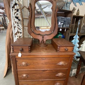 Renninger's Antique Center - Antiques Near Me - Mount Dora, Florida