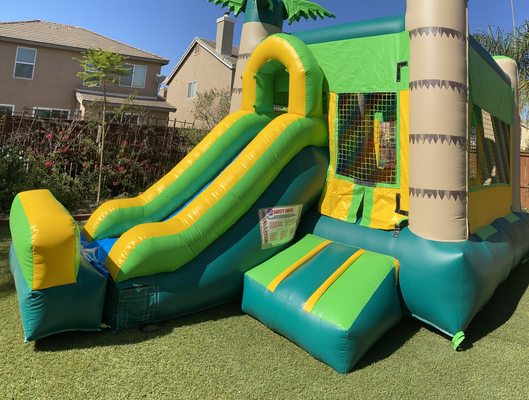 Jumpers & Entertainment - Call now to book a jumper for your kid's birthday party Jumpers & Entertainment - Call now to book a jumper for your kid's birthday party