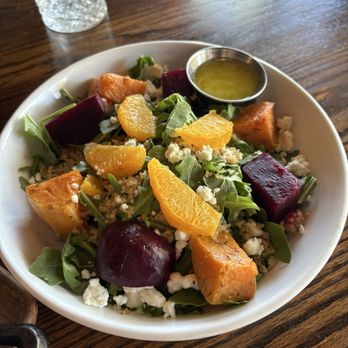 Milanezza Kitchen Bar Market - Fresh Salad - Bars Near Me - Key Biscayne, Florida