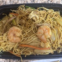 Heng Wing Restaurant - Singapore noodles - a little spicy but good !