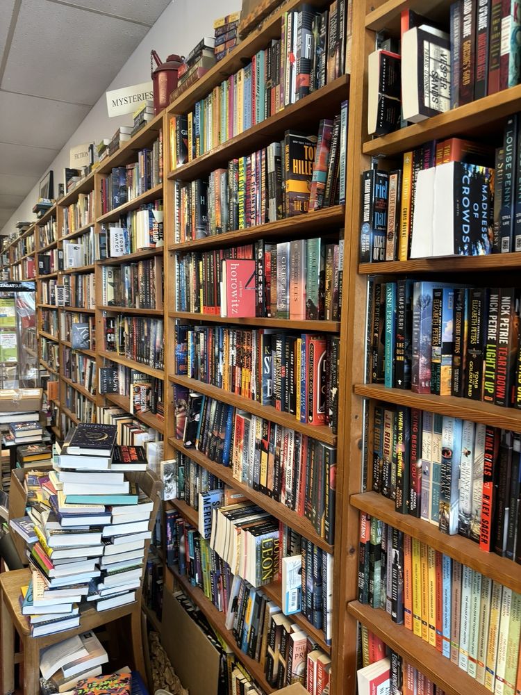 The Book Tree Logo