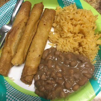 Tortilleria Zacatecas - Chalupas with rice and very good beans - Mexican Near Me - Houston, Texas Tortilleria Zacatecas - Chalupas with rice and very good beans - Mexican Near Me - Houston, Texas