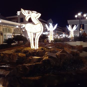 Town Square Las Vegas - Pretty- 12/8/20 - Shopping Centers Near Me - Las Vegas, Nevada