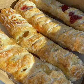 Buttercup Pantry Restaurant - Apple and cherry strudels - American Near Me - Placerville, California