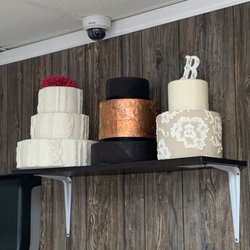 Daisy’s Bakery - ...and more cake designs!