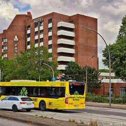 Hotel Panorama Billstedt - Brückenansicht von der B5 (07/2019)