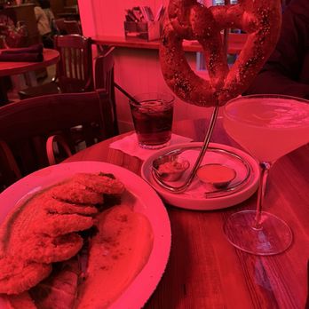Mama's Cafe - Fried green tomatoes, giant buttery pretzel, and cocktails - American Near Me - San Antonio, Texas Mama's Cafe - Fried green tomatoes, giant buttery pretzel, and cocktails - American Near Me - San Antonio, Texas