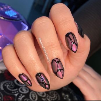 Stash House Az - Multi chrome pink with black abstract art on natural nails by Maria (aka @barriobabebeauty on instagram) - Waxing Near Me - Phoenix, Arizona