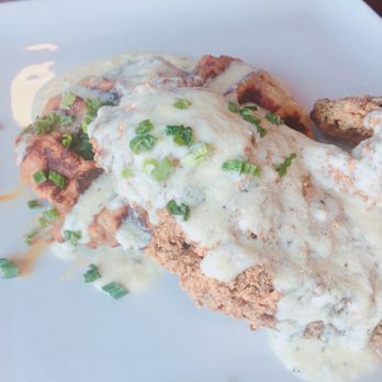 Café Hollander Hilldale - Kippenwafel: Fried Chicken and Waffle with White Gravy - American Near Me - Madison, Wisconsin Café Hollander Hilldale - Kippenwafel: Fried Chicken and Waffle with White Gravy - American Near Me - Madison, Wisconsin