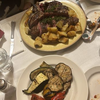 Ristorante Accademia - Steak and grilled vegetables excellent - Tuscan Near Me - Florence, FI Ristorante Accademia - Steak and grilled vegetables excellent - Tuscan Near Me - Florence, FI