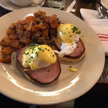 The Smith - Egg benedict - New American Near Me - New York, New York