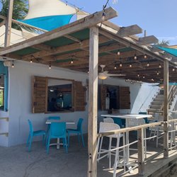 Contra Viento Y Marea Restaurant & Beach Bar - Outdoor seating area