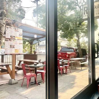 RJ Skillets - pretty outside eating choice - Mexican Near Me - Portland, Oregon