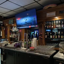 Boz's Sport's Bar - Full bar with great prices