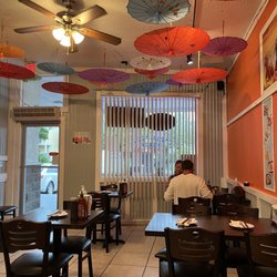 Sister Noodle House - Quaint place with hard working staff