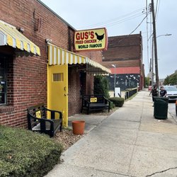 Gus's World Famous Fried Chicken - Exterior
