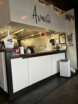 Avanti Pizzeria, Trattoria and Market by null