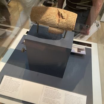 The British Museum - Cyrus cylinder - early declaration of human rights - Museums Near Me - London, XGL The British Museum - Cyrus cylinder - early declaration of human rights - Museums Near Me - London, XGL
