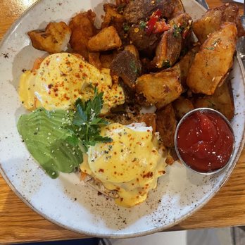 Cascade - Smoked Salmon Benedict - American Near Me - Pescadero, California
