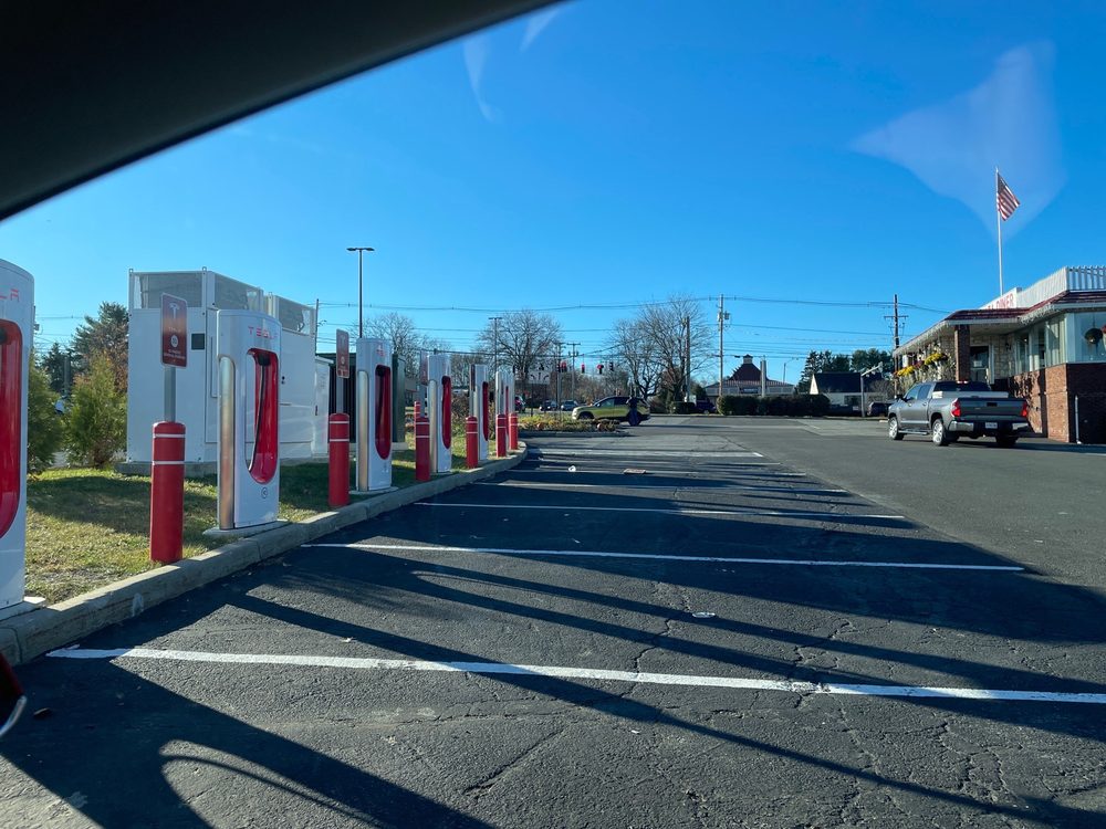 TESLA SUPERCHARGER Updated September 2024 27 Main St, New Paltz