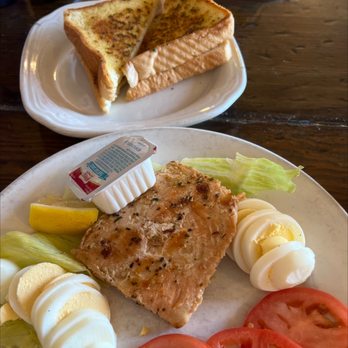 Ranch Hand Trail Stop - Protein platter with 4 Oz salmon plus extra order of garlic toast - American Near Me - Montpelier, Idaho