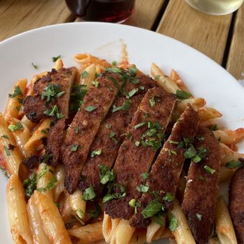 Delarosa Bishop Ranch - Pathetic Chicken Parm and under poured wine. Don't waste your time going here. - Pizza Near Me - San Ramon, California