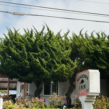 Sundown Inn - Outside Sundown Inn - Hotels Near Me - Morro Bay, California