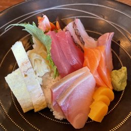 Chirashi bowl