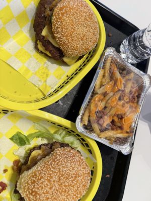 Yeanie's Burgers and Social by null