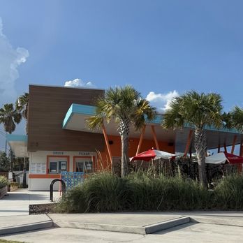 Dick Mondell's - Exterior of the building with its cute retro vibes! - Burgers Near Me - Jacksonville Beach, Florida Dick Mondell's - Exterior of the building with its cute retro vibes! - Burgers Near Me - Jacksonville Beach, Florida