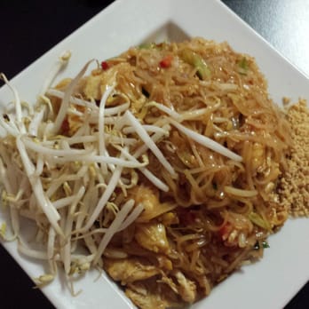EZ Thai - Pad Thai with chicken - Thai Near Me - Prince Frederick, Maryland