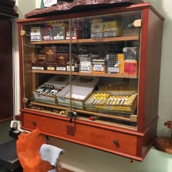 Oggiano / Martino - Cuban Cigars in Porto Torres Provincia di Sassari Sardegna... Decent selection and very nice people.