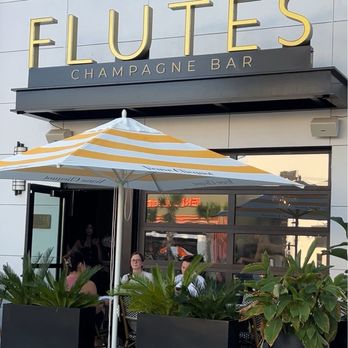 Flutes Champagne Bar - Exterior - Wine Bars Near Me - Winter Park, Florida