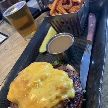 Tap Room - Mac & Cheese Burger - Bars Near Me - Patchogue, New York Tap Room - Mac & Cheese Burger - Bars Near Me - Patchogue, New York
