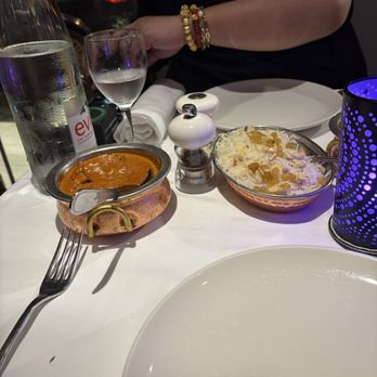 Kirane India - I ordered a small bowl of buttered chicken. My friend got the raisin rice and Chicken biryani. - Indian Near Me - Paris, 75 Kirane India - I ordered a small bowl of buttered chicken. My friend got the raisin rice and Chicken biryani. - Indian Near Me - Paris, 75