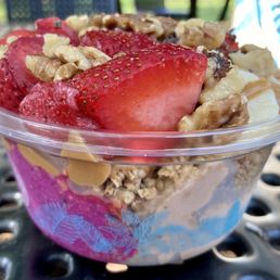 Nica Bowl: banana and pitaya bases, granola, strawberries, bananas, walnuts, cocoa nibs, peanut butter