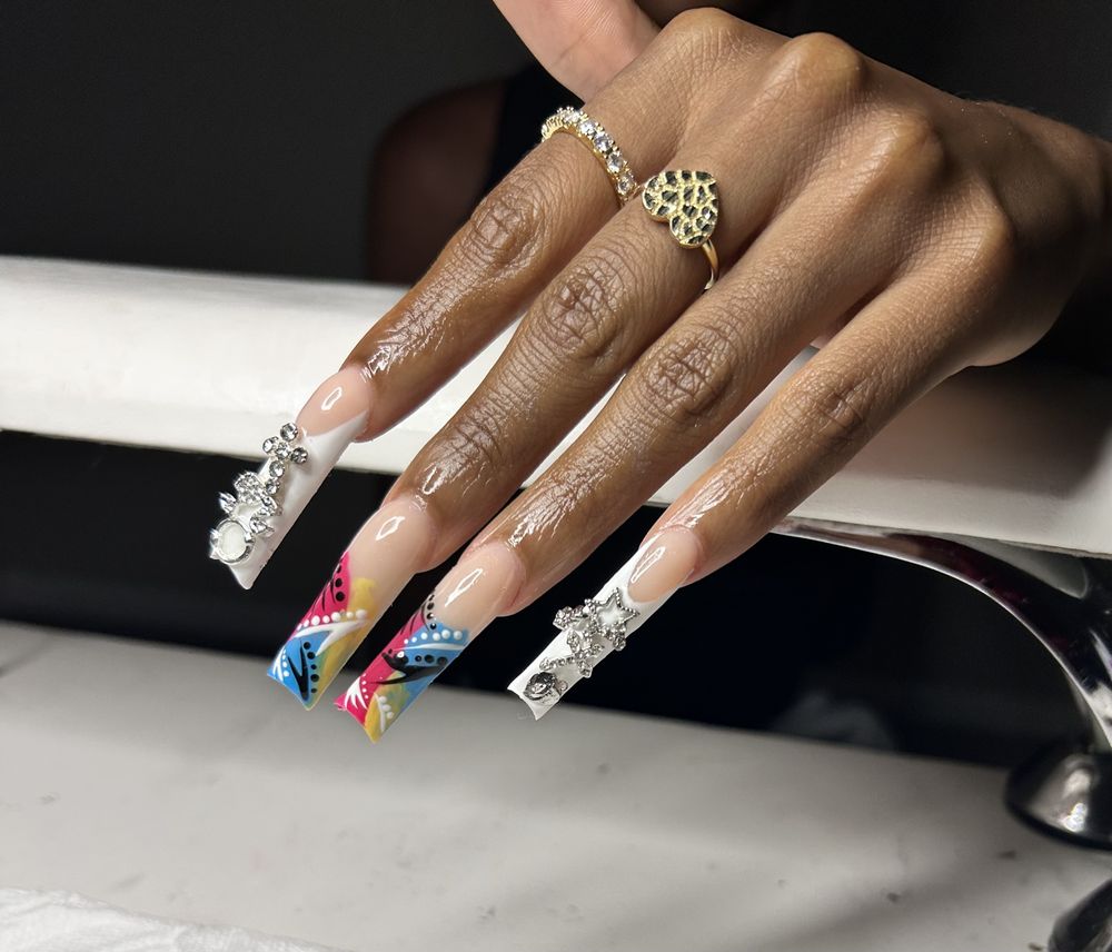The Nail Khemist Logo