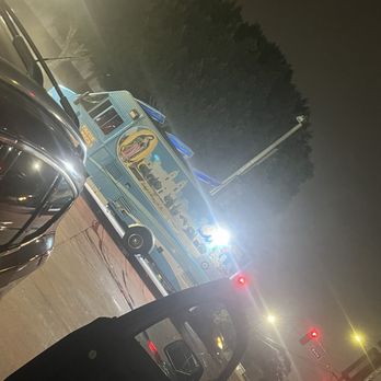 Tacos El Pecas - Sideways view - Food Trucks Near Me - Los Angeles, California