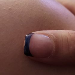 T&T Nails - My friend who got tips and gel, it chipped in the first six hours of wear!