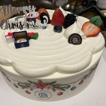 Paris Baguette - Mixed Berry Sweetest Gifts Cake - Coffee & Tea Near Me - Queens, New York Paris Baguette - Mixed Berry Sweetest Gifts Cake - Coffee & Tea Near Me - Queens, New York