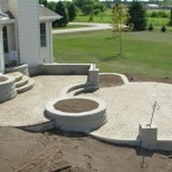 Maple Leaf Landscaping Design - a concrete patio - Landscaping Near Me Maple Leaf Landscaping Design - a concrete patio - Landscaping Near Me