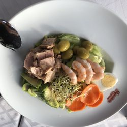 Merendero Cristina - Enselada Cristina. The house salad with a very light dressing to compliment the fresh shrimps, veggies & avocado